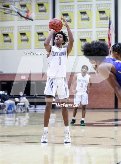 Thumbnail 3 in Lincoln College Prep vs Raytown (Summit Grill Shootout) photogallery.