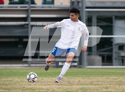 Thumbnail 1 in Lee [Robert E.] vs MacArthur [Douglas] (NEISD Soccer Tournament) photogallery.