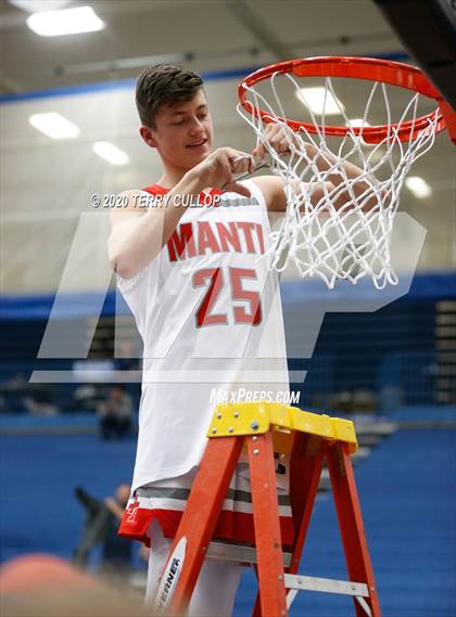 Thumbnail 2 in Richfield vs. Manti (UHSAA 3A Championship) photogallery.