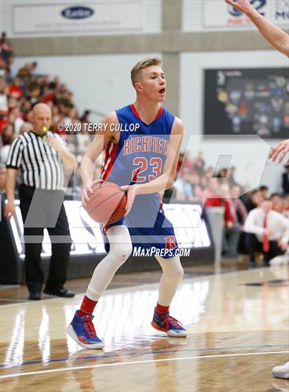 Thumbnail 3 in Richfield vs. Manti (UHSAA 3A Championship) photogallery.