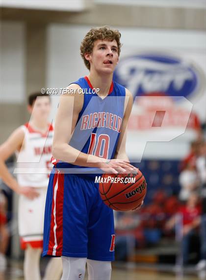 Thumbnail 3 in Richfield vs. Manti (UHSAA 3A Championship) photogallery.