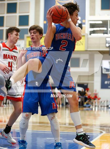 Thumbnail 2 in Richfield vs. Manti (UHSAA 3A Championship) photogallery.