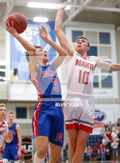 Thumbnail 3 in Richfield vs. Manti (UHSAA 3A Championship) photogallery.