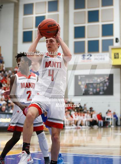 Thumbnail 1 in Richfield vs. Manti (UHSAA 3A Championship) photogallery.