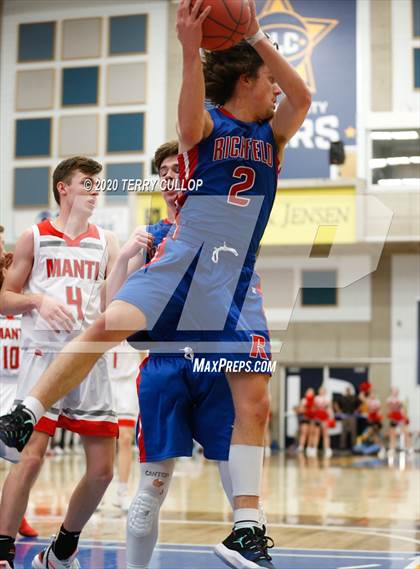 Thumbnail 1 in Richfield vs. Manti (UHSAA 3A Championship) photogallery.