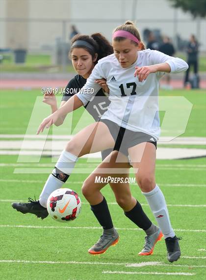 Thumbnail 2 in California vs. Clovis West photogallery.