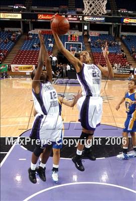 Thumbnail 3 in Bishop Amat vs. Sacramento (CIF State D3 Final) photogallery.