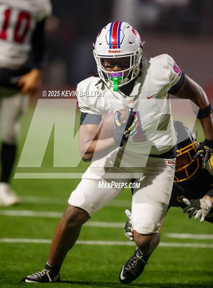 Thumbnail 2 in Ventura vs St. Ignatius College Preparatory (CIF Div 3AA Final) photogallery.