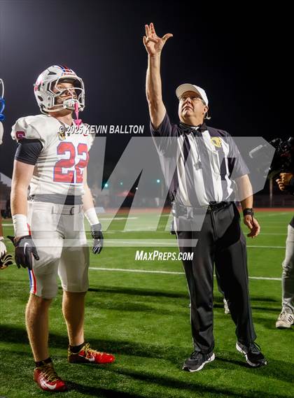 Thumbnail 3 in Ventura vs St. Ignatius College Preparatory (CIF Div 3AA Final) photogallery.