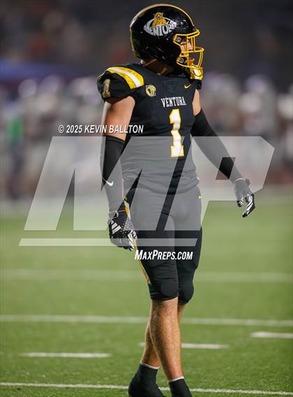 Thumbnail 2 in Ventura vs St. Ignatius College Preparatory (CIF Div 3AA Final) photogallery.