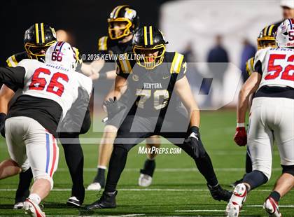 Thumbnail 2 in Ventura vs St. Ignatius College Preparatory (CIF Div 3AA Final) photogallery.