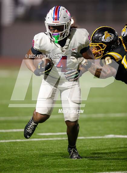 Thumbnail 1 in Ventura vs St. Ignatius College Preparatory (CIF Div 3AA Final) photogallery.