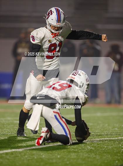 Thumbnail 2 in Ventura vs St. Ignatius College Preparatory (CIF Div 3AA Final) photogallery.