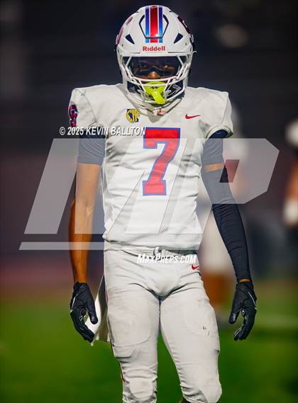 Thumbnail 3 in Ventura vs St. Ignatius College Preparatory (CIF Div 3AA Final) photogallery.