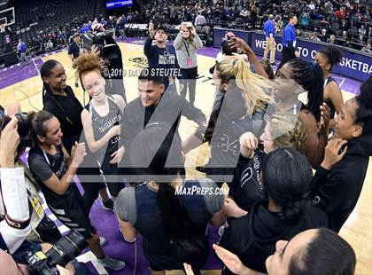 Thumbnail 3 in Sierra Canyon vs. Pinewood (CIF State Open Div. Final) photogallery.