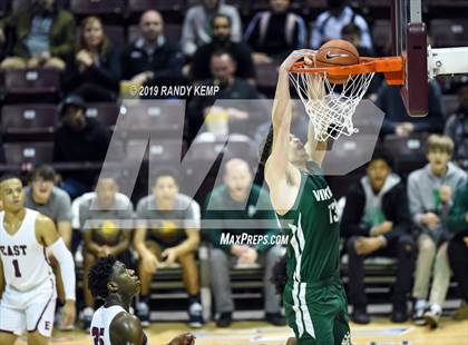 Thumbnail 1 in Memphis East vs Parkview  (Bass Pro Shop Tournament of Champions) photogallery.