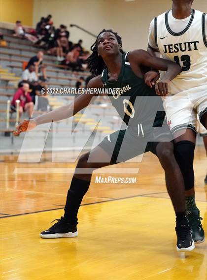 Thumbnail 2 in Strake Jesuit vs. Ellison (Conroe Christmas Classic) photogallery.