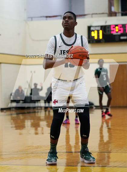 Thumbnail 2 in Strake Jesuit vs. Ellison (Conroe Christmas Classic) photogallery.