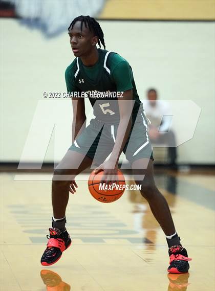 Thumbnail 2 in Strake Jesuit vs. Ellison (Conroe Christmas Classic) photogallery.