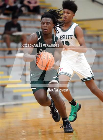 Thumbnail 2 in Strake Jesuit vs. Ellison (Conroe Christmas Classic) photogallery.