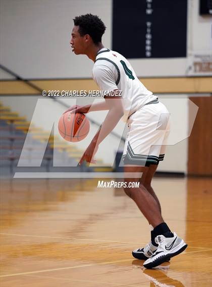 Thumbnail 1 in Strake Jesuit vs. Ellison (Conroe Christmas Classic) photogallery.