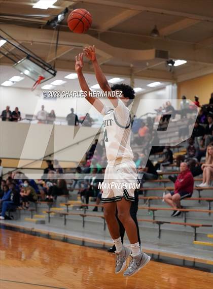 Thumbnail 1 in Strake Jesuit vs. Ellison (Conroe Christmas Classic) photogallery.
