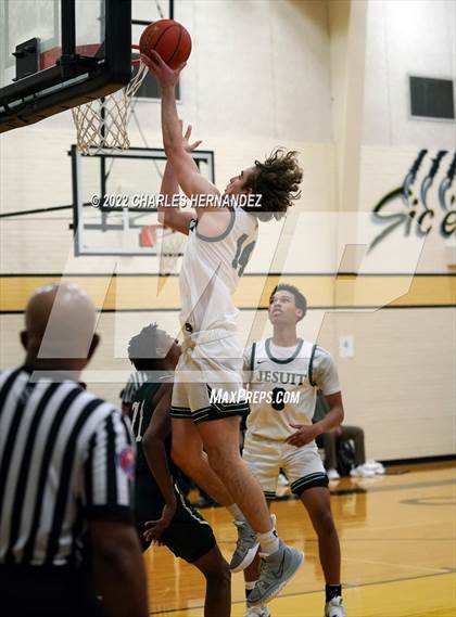 Thumbnail 2 in Strake Jesuit vs. Ellison (Conroe Christmas Classic) photogallery.