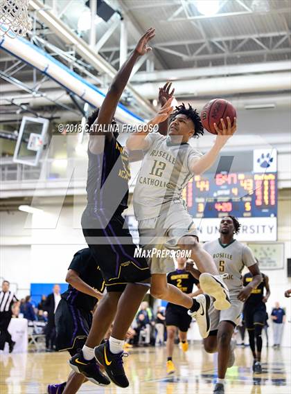 Thumbnail 2 in Montverde Academy vs. Roselle Catholic (Metro Classic) photogallery.