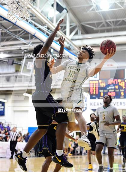 Thumbnail 3 in Montverde Academy vs. Roselle Catholic (Metro Classic) photogallery.