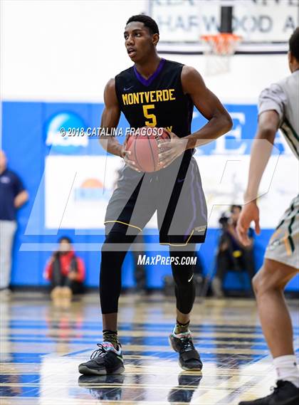 Thumbnail 2 in Montverde Academy vs. Roselle Catholic (Metro Classic) photogallery.