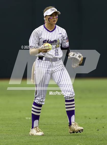 Thumbnail 1 in Shiner vs. Sundown (UIL Softball 2A D2 Final) photogallery.