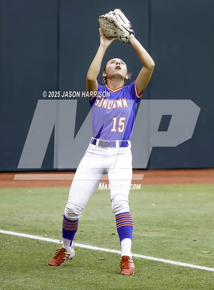 Thumbnail 2 in Shiner vs. Sundown (UIL Softball 2A D2 Final) photogallery.