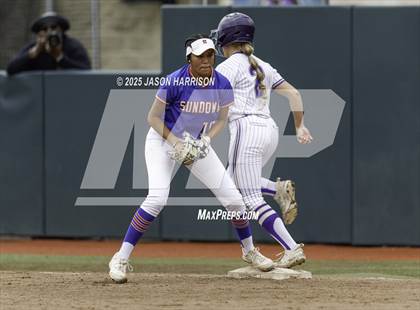 Thumbnail 2 in Shiner vs. Sundown (UIL Softball 2A D2 Final) photogallery.