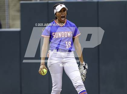 Thumbnail 2 in Shiner vs. Sundown (UIL Softball 2A D2 Final) photogallery.