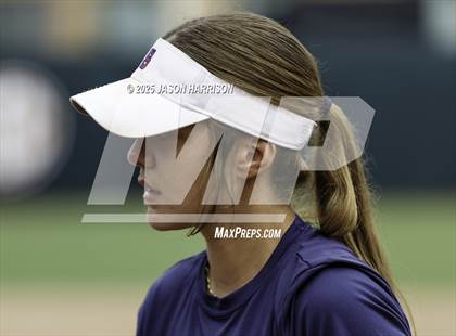 Thumbnail 3 in Shiner vs. Sundown (UIL Softball 2A D2 Final) photogallery.