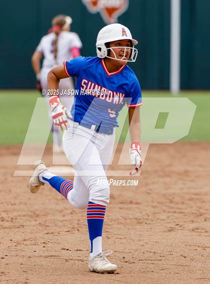 Thumbnail 3 in Shiner vs. Sundown (UIL Softball 2A D2 Final) photogallery.