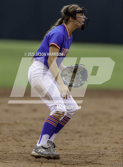 Thumbnail 2 in Shiner vs. Sundown (UIL Softball 2A D2 Final) photogallery.