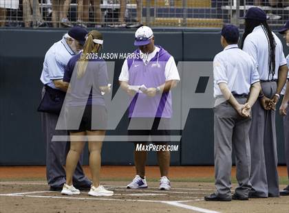 Thumbnail 2 in Shiner vs. Sundown (UIL Softball 2A D2 Final) photogallery.
