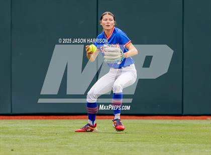 Thumbnail 1 in Shiner vs. Sundown (UIL Softball 2A D2 Final) photogallery.