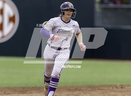 Thumbnail 3 in Shiner vs. Sundown (UIL Softball 2A D2 Final) photogallery.