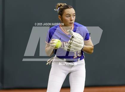 Thumbnail 2 in Shiner vs. Sundown (UIL Softball 2A D2 Final) photogallery.