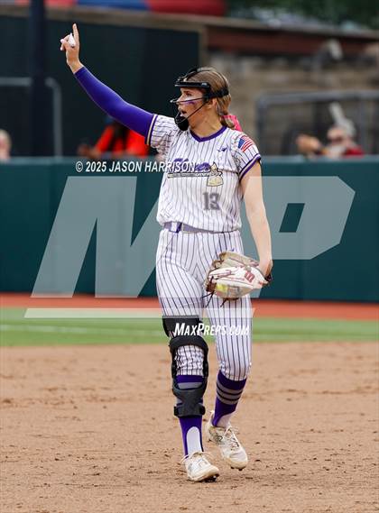 Thumbnail 2 in Shiner vs. Sundown (UIL Softball 2A D2 Final) photogallery.