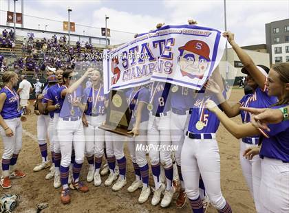Thumbnail 2 in Shiner vs. Sundown (UIL Softball 2A D2 Final) photogallery.