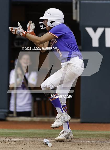 Thumbnail 2 in Shiner vs. Sundown (UIL Softball 2A D2 Final) photogallery.