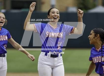 Thumbnail 1 in Shiner vs. Sundown (UIL Softball 2A D2 Final) photogallery.