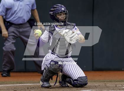 Thumbnail 3 in Shiner vs. Sundown (UIL Softball 2A D2 Final) photogallery.