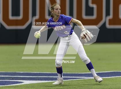Thumbnail 1 in Shiner vs. Sundown (UIL Softball 2A D2 Final) photogallery.
