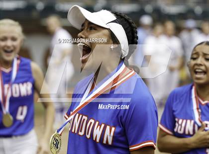 Thumbnail 3 in Shiner vs. Sundown (UIL Softball 2A D2 Final) photogallery.