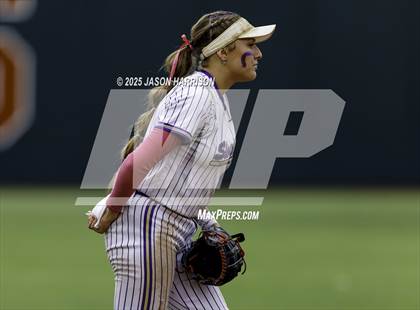 Thumbnail 3 in Shiner vs. Sundown (UIL Softball 2A D2 Final) photogallery.