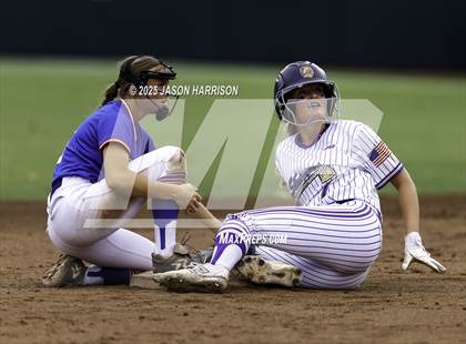 Thumbnail 2 in Shiner vs. Sundown (UIL Softball 2A D2 Final) photogallery.